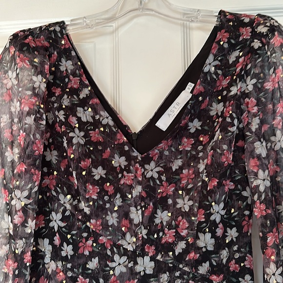 ASTR the Label Fairfax Dress In Fuchshia Gold Floral - Picture 3 of 10